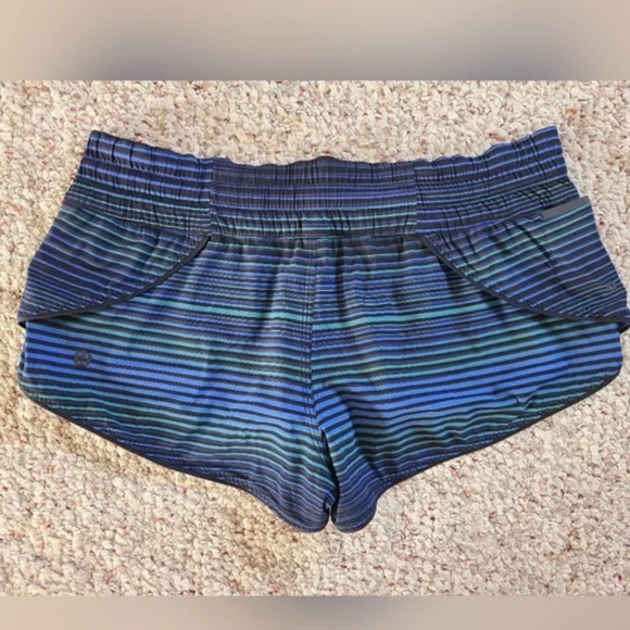 Lululemon Reversible Surf Short II in Twisted Dune Harbor Blue Black (Size 8) - Picture 4 of 9